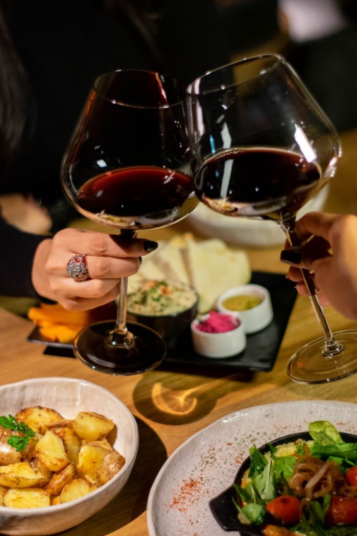 ZUK Restaurant y Bodega Durigutti presentan una cata de vinos con una guía especializada
